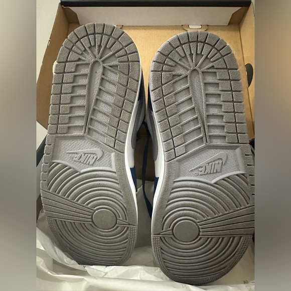 Air Jordan 1 Low - Picture 7 of 9